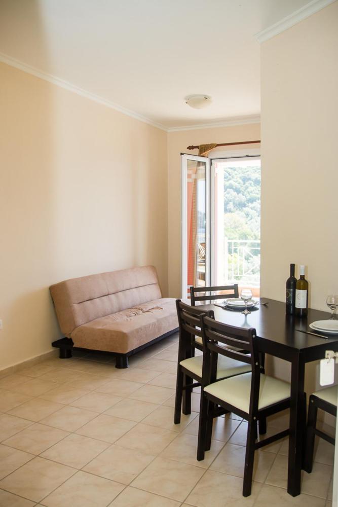 Filoxenia Apartment Yénion Екстериор снимка