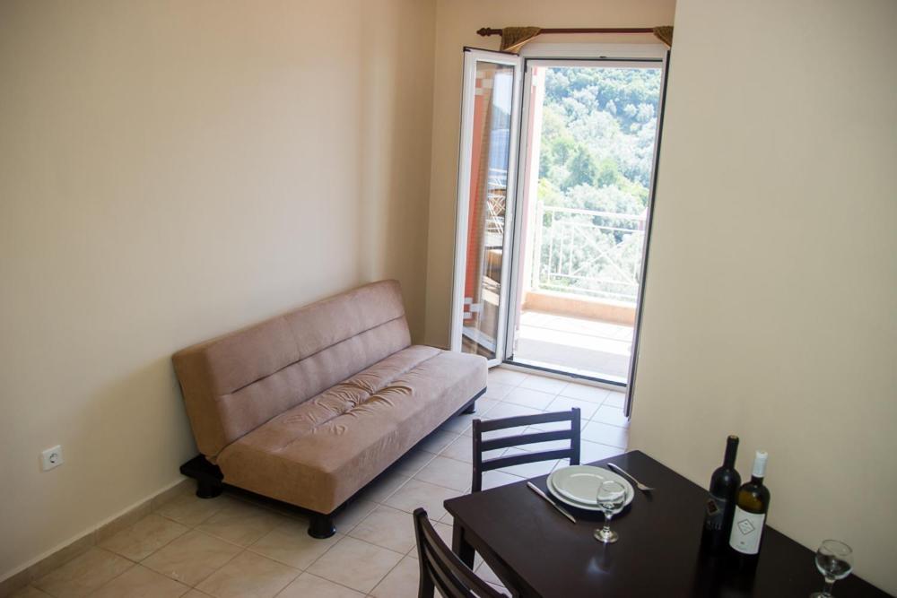Filoxenia Apartment Yénion Екстериор снимка