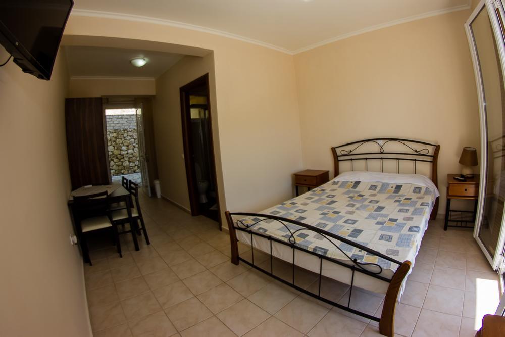 Filoxenia Apartment Yénion Екстериор снимка